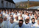 Više od 4000 vjernika živjelo Marijin poziv na hrvatsko-slovenskom hodočašću u Stični